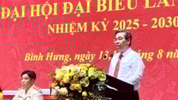 Ông Nguyễn Phước Lộc dự và chỉ đạo đại hội Đảng bộ lần đầu tiên của xã Bình Hưng và xã Bình Chánh