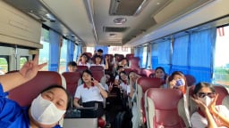 Đà Nẵng: “Làm” ngày chưa đủ, sinh viên tranh thủ tập huấn cán bộ phường xã ban đêm