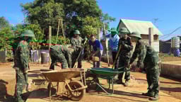 Lực lượng quân đội, công an tiên phong, xung kích trong thực hiện phong trào 'xóa nhà tạm, nhà dột nát'