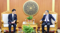 Chuyên gia hàng đầu Việt Nam giúp chuyên gia nông nghiệp Triều Tiên một kỹ thuật quan trọng trong chọn tạo giống lúa