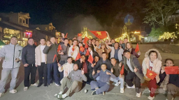 'Hotboy' nhảy kiểu 'triệu view' ở đêm phố cổ Đồng Văn (Hà Giang cũ) là một cán bộ xã của tỉnh Tuyên Quang
