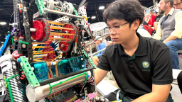 'Cậu bé vàng' trong làng Robotics Việt Nam: Học lớp 9 nhưng có 4 năm liên tiếp dự giải thế giới tại Mỹ, IELTS 8.5