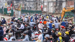 Điều chỉnh giao thông nút La Thành – Nguyễn Chí Thanh, giao thông hỗn loạn, người dân loay hoay tìm lối đi