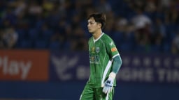Cao Văn Bình hóa người hùng giúp SLNA trụ hạng sớm