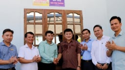 Báo NTNN/Dân Việt và Quỹ Thiện Tâm trao tặng ba nhà tình thương đến người dân khó khăn ở Hà Tĩnh