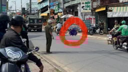 Người đàn ông tử vong bất thường trong tư thế ngồi úp mặt xuống đường ở huyện Bình Chánh