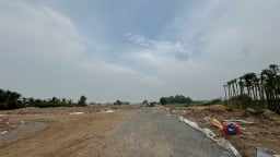 Nhà đầu tư chạy theo thông tin sáp nhập, giá đất nền tăng mạnh
