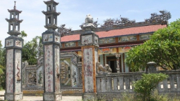 Trạng Bịu Nguyễn Đăng Đạo đi sứ, yêu cầu hoàng đế nhà Thanh trả đất cho Đại Việt