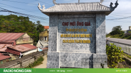Thăm ngôi chợ “già” nhất Việt Nam có tên lạ đến khó tin