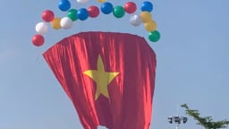  Đồng Nai: Hàng trăm khinh khí cầu bay rợp trời, du khách đổ xô đến xem