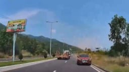 Lập biên bản xử phạt nữ tài xế lái xe ô tô đi ngược chiều ở đèo Cù Hin