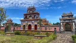 Ba ông vua nào của nhà Nguyễn có lăng mộ quàn một nơi rộng 6ha ở Huế?