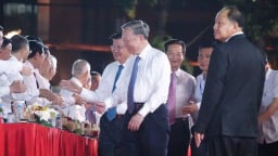 Tổng Bí thư và các lãnh đạo, nguyên lãnh đạo Đảng, Nhà nước tham dự chương trình nghệ thuật đặc biệt “Mùa xuân thống nhất”