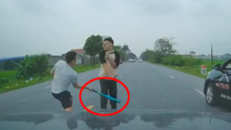 Cảnh sát vào cuộc vụ người đàn ông cầm gậy bóng chày tấn công tài xế khi va chạm giao thông ở Thái Bình