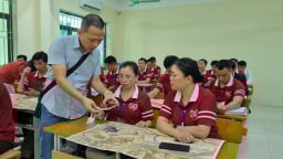 Lưu học sinh Lào hào hứng khám phá lịch sử Việt Nam 