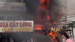 Hải Phòng: Cháy lớn tại quán bar ở thị trấn Cát Bà, cứu 3 người ra khỏi đám cháy
