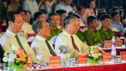 Tổng Bí thư Tô Lâm dự đêm khai hội Làng Sen, khánh thành tượng 'Bác Hồ về thăm quê'