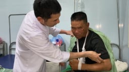 Lai Châu: Kích hoạt quy trình báo động đỏ, dốc toàn lực cứu chữa công nhân thoát nạn từ sạt lở Thủy điện Tả Páo Hồ.