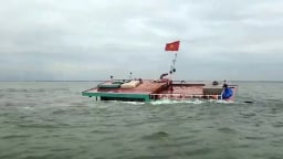 Chìm tàu chở than tải trọng 5.200 tấn ở vùng biển Hà Tĩnh, 10 thuyền viên mất tích