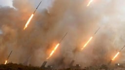 Nga, Ukraine ồ ạt giáng đòn tấn công nhau dữ dội bất chấp ông Trump chỉ trích