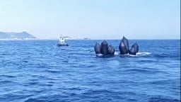 Thợ lặn đồng ý tiếp tục trục vớt phương tiện vụ chìm xà lan làm 9 người chết và mất tích để đưa vào bờ