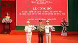 Hai Phó Giám đốc Công an tỉnh Lào Cai nhận Quyết định nghỉ hưu