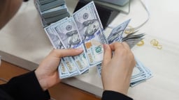Giá USD hôm nay 30/5: Trong nước đồng loạt 'thăng hoa'