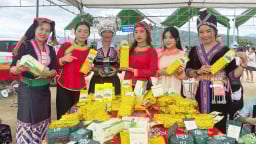 Hấp dẫn hội thi hái chè, sao chè ở Tân Uyên