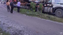 Hai phụ nữ bị xe container cán tử vong giữa trời mưa ở Long An
