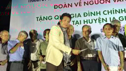Văn nghệ sỹ TP HCM thăm chiến trường xưa, giúp hộ nghèo vùng Tây Nguyên