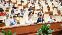 Quốc hội đồng ý không cấm nhà giáo dạy thêm, có chính sách tiền lương vượt trội

