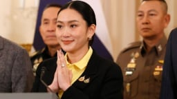Thủ tướng Thái Lan xin lỗi vì cuộc gọi với ông Hun Sen khiến bà có thể mất quyền lực, chính phủ bên bờ sụp đổ