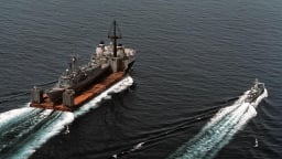 'Giống như một vụ đánh bom tự sát': Iran dọa biến eo biển Hormuz thành cái bẫy chết chóc cho lực lượng Mỹ