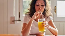 Nước cam tưởng siêu lành mạnh, uống kiểu này lại chẳng khác gì tự đầu độc cơ thể