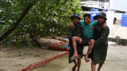Khánh Hòa: Bệnh xá Đảo Sinh Tồn Đông ở Trường Sa cứu ngư dân bị cá kìm đâm vào cổ