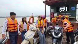 Từ bến đò Minh Châu đến bộ phận một cửa ở Hoàn Kiếm: Khi bộ máy chính quyền gần dân, vì dân
