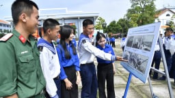 Trưng bày ảnh về “Hoàng Sa - Trường Sa” và Đại hội Đại biểu Đảng bộ Vùng 2, Quân chủng Hải quân