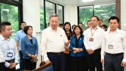 Hình ảnh Tổng Bí thư Tô Lâm tiếp xúc cử tri TP Hà Nội sau kỳ họp thứ 9 