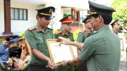 Công an Quảng Ngãi khen thưởng lực lượng phá án vụ vận chuyển, tàng trữ hơn 1,3 tấn thuốc nổ