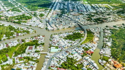 Đây là dòng kinh xáng dài hơn 100km chảy ra 7 nhánh sông huyền thoại, nối Cà Mau với Ngã Bảy Cần Thơ