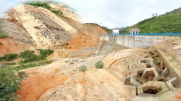 Chưa vận hành, hồ chứa nước 435 tỷ ở Tây Quảng Ngãi đã xuất hiện hàng loạt vị trí sạt, bể
