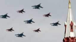 Tiêm kích MiG-29 nhào lộn giao chiến giữa trời Moscow để diệt UAV, Nga lộ điểm yếu chết người