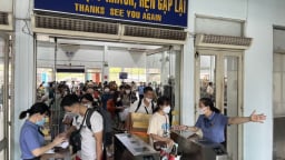  Người dân 'săn' vé tàu sớm từ TP.HCM đi các điểm du lịch dịp lễ 2/9