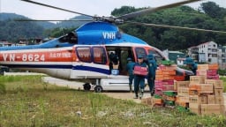 Bộ Quốc phòng điều động trực thăng cứu trợ người dân bị cô lập vì lũ lịch sử tại Nghệ An