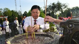 Bí thư Tỉnh ủy An Giang viếng nghĩa trang liệt sĩ nhân kỷ niệm 78 năm ngày Thương binh - Liệt sĩ