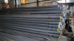 Giá quặng sắt rơi xuống đáy hai tuần do sản xuất Trung Quốc giảm tốc