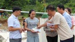 Hình ảnh xúc động tại chương trình tiếp sức người dân vùng lũ Nghệ An