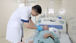 Rùng mình với ca bệnh có vết thương lớn ở cổ với nhiều 'vật thể lạ'