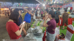 Lai Châu: Vui Tết Độc lập ở Than Uyên, du khách thỏa sức lựa chọn nông sản, đặc sản núi rừng Tây Bắc