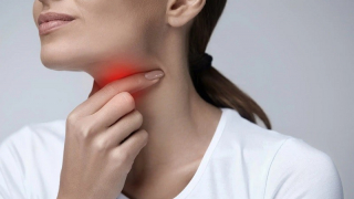 Cách giảm đau họng do thời tiết nhờ những bài thuốc thảo dược quý